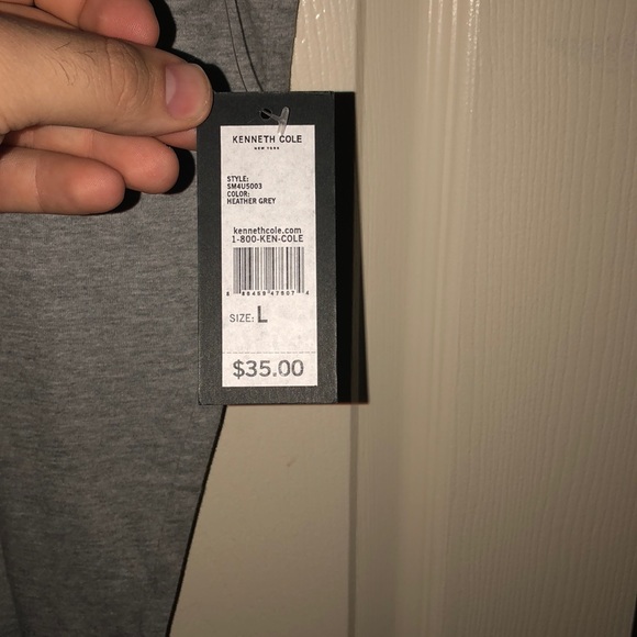 *Brand New* Men’s Grey V Neck Kenneth Cole Size L - Picture 4 of 4